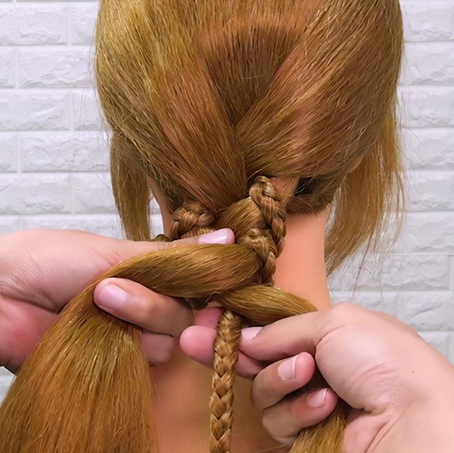 教大家一款大人小孩都適合的辮子，簡(jiǎn)單日常的輕時(shí)尚編發(fā)造型