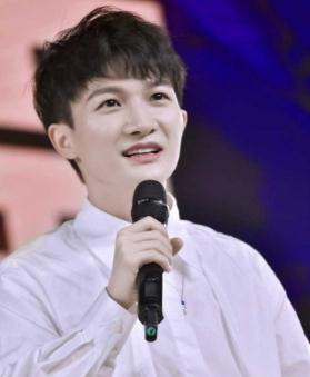 周深的真名叫什么,是男是女?(周深個(gè)人資料簡介)