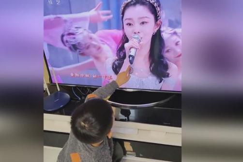 萌娃看春晚高呼要和宋軼結(jié)婚!怎么回事？