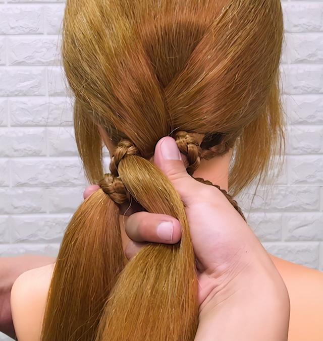 教大家一款大人小孩都適合的辮子，簡(jiǎn)單日常的輕時(shí)尚編發(fā)造型