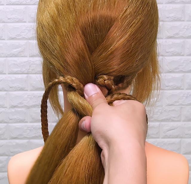 教大家一款大人小孩都適合的辮子，簡(jiǎn)單日常的輕時(shí)尚編發(fā)造型