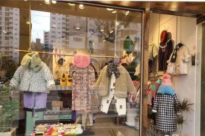 縣城開店最適合的項(xiàng)目？童裝加盟店免費(fèi)鋪貨