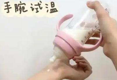 冬天嬰兒奶粉用多少度水沖最合適？