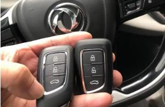 東風e70新能源汽車鑰匙怎么打開？